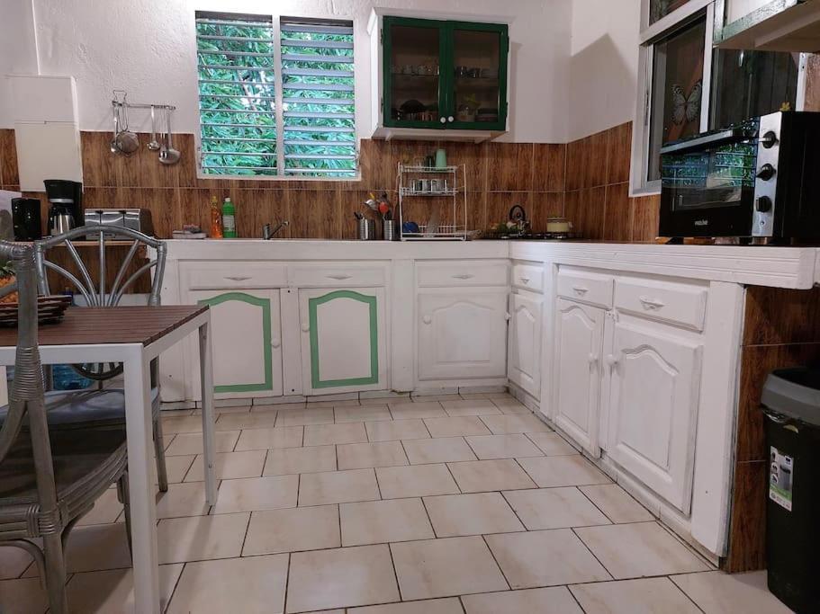 La Petite Maison, Spacieuse, Avec Jardin / Parking Сент-Роз Екстер'єр фото