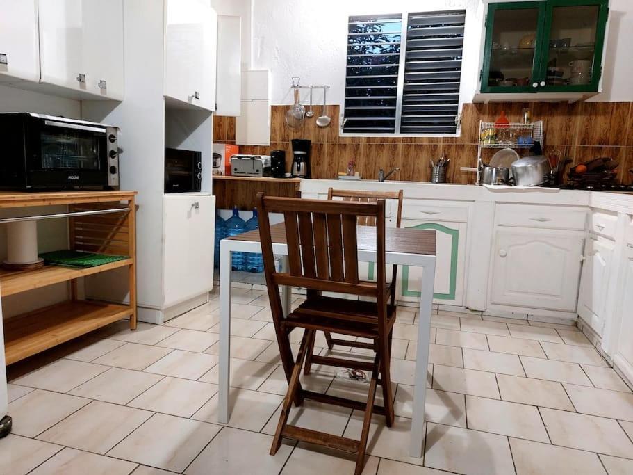 La Petite Maison, Spacieuse, Avec Jardin / Parking Сент-Роз Екстер'єр фото