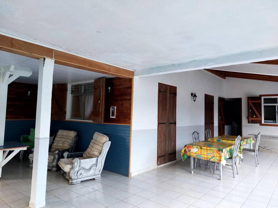 La Petite Maison, Spacieuse, Avec Jardin / Parking Сент-Роз Екстер'єр фото