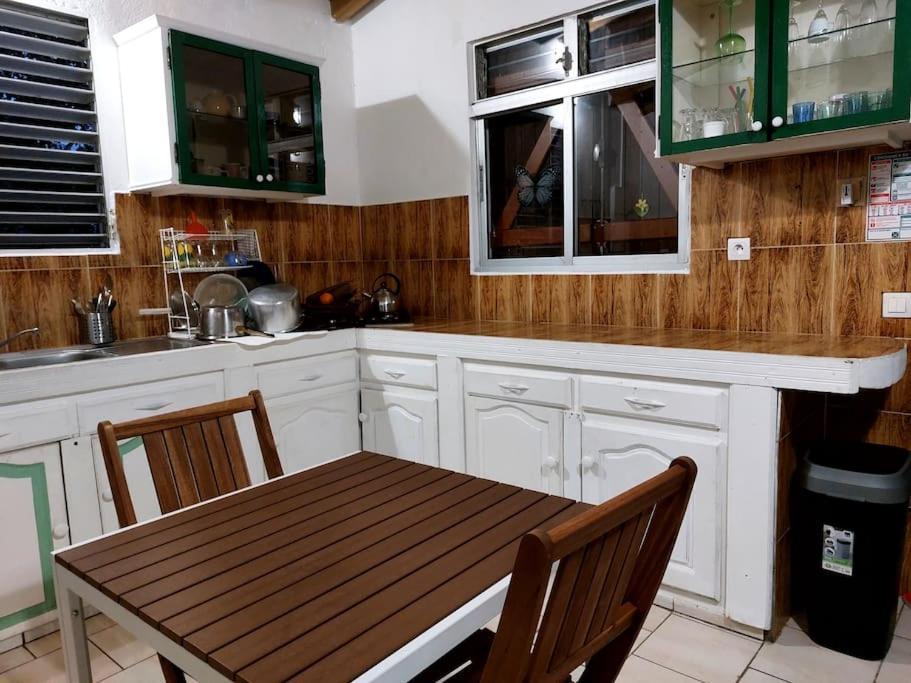 La Petite Maison, Spacieuse, Avec Jardin / Parking Сент-Роз Екстер'єр фото